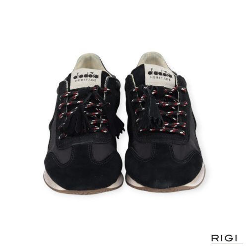 Diadora Heritage Equipe Used dames sneaker in zwart suede. Diadora Heritage Equipe Used dames sneaker in zwart suede.