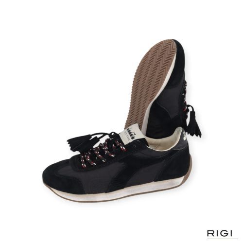 Diadora Heritage Equipe Used dames sneaker in zwart suede. Diadora Heritage Equipe Used dames sneaker in zwart suede.