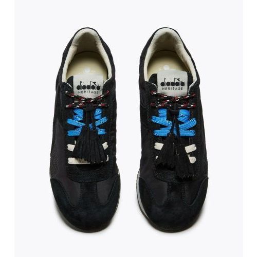 Diadora Heritage Equipe Used dames sneaker in zwart suede. Diadora Heritage Equipe Used dames sneaker in zwart suede.