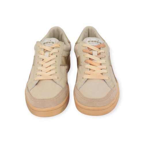 Diadora Heritage prestige aged italia dames sneaker in off wit met goud leer.