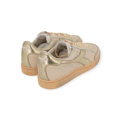 Diadora Heritage prestige aged italia dames sneaker in off wit met goud leer.
