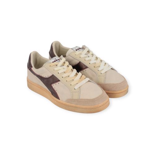 Diadora Heritage prestige aged italia dames sneaker in off wit met brons leer.