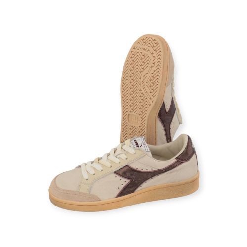 Diadora Heritage prestige aged italia dames sneaker in off wit met brons leer.