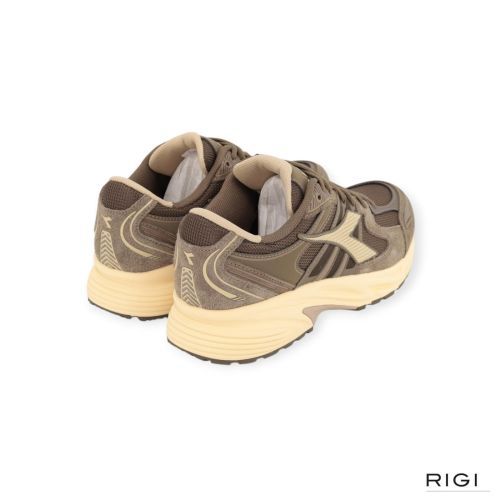 Diadora Mythos Star in bruin met groen suède/ mesh voor dames en heren. 