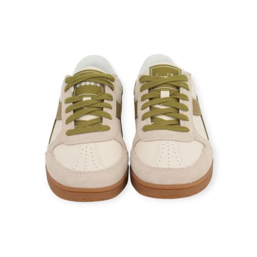 Diadora Seoul Indoor sneaker voor dames in off wit leer met groen. Diadora Seoul Indoor sneaker voor dames in off wit leer met groen.