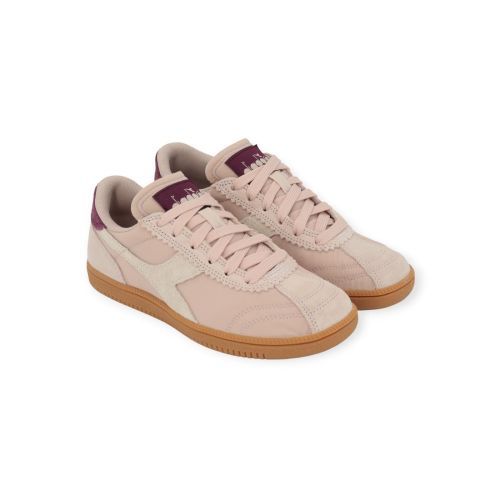 Diadora Tokyo sneaker voor dames in nude / roze suede. Diadora Tokyo sneaker voor dames in nude / roze suede.