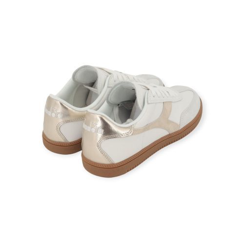 Diadora trainer metal in wit met off wit leer.