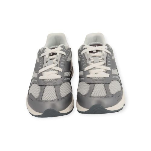 Diadora velara dames sneaker in het zilver met bordeaux. Diadora velara dames sneaker in het zilver met bordeaux.