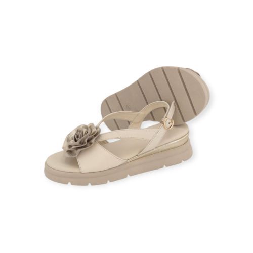 Dl Sport 7045 dames sandaal in het beige met goud leer.