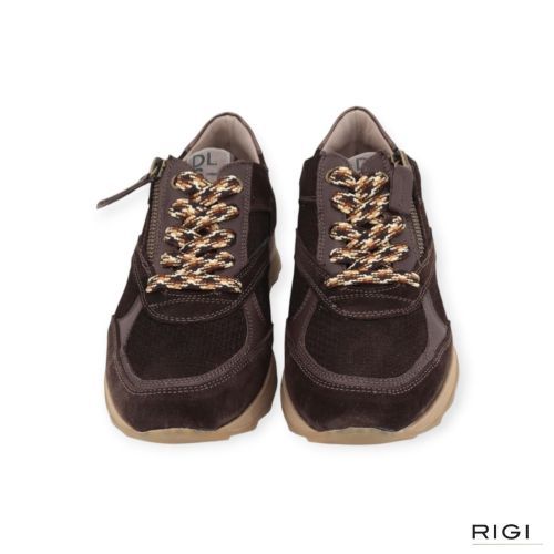 DL Sport 7141 dames sneaker in donker bruin suede. DL Sport 7141 dames sneaker in donker bruin suede.