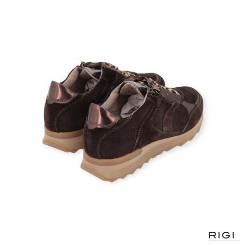 DL Sport 7141 dames sneaker in donker bruin suede. DL Sport 7141 dames sneaker in donker bruin suede.