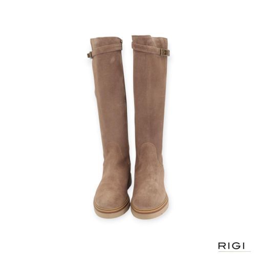 Dl-Sport 7198 laars in taupe suède voor dames. Dl-Sport 7198 laars in taupe suède voor dames.