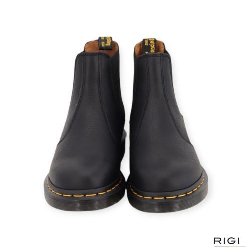 Dr Martens enkellaars Ambassador v2976 oor dames in zwart leer. 
