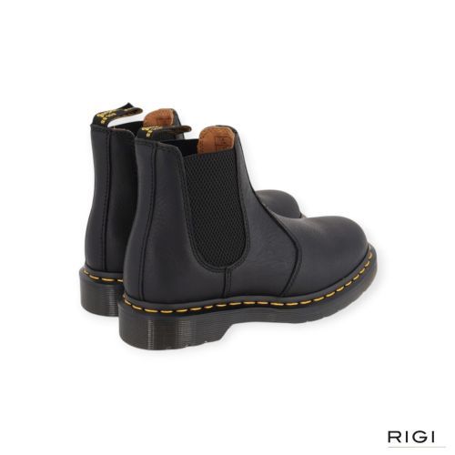 Dr Martens enkellaars Ambassador v2976 oor dames in zwart leer. 