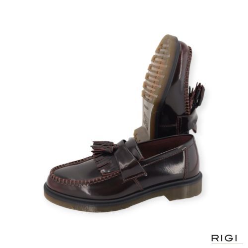 Dr Martens Adrian dames mocassin in bordeaux leer. Dr Martens Adrian dames mocassin in bordeaux leer.