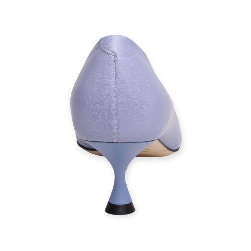 Evaluna dames pump in licht blauw leer op fijne hak. Evaluna dames pump in licht blauw leer op fijne hak.