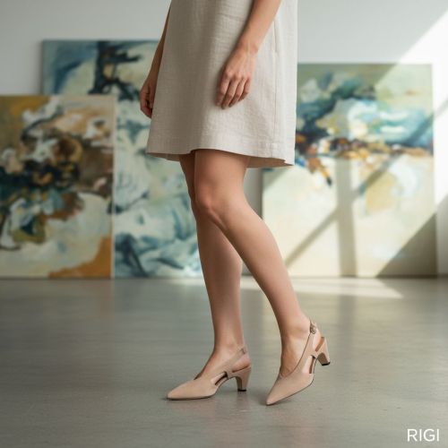 Evaluna 5612 dames pump in licht zand suede slingback. Evaluna 5612 dames pump in licht zand suede slingback.