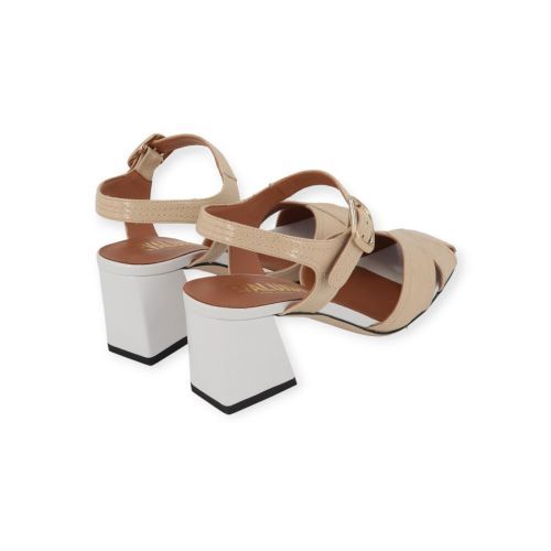 Evaluna 6313 sandaal in beige craquelé lakleer met voor dames. Evaluna 6313 sandaal in beige craquelé lakleer met voor dames.