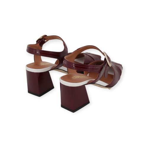 Evaluna dames sandaal in bordeaux lak leer. Evaluna dames sandaal in bordeaux lak leer.