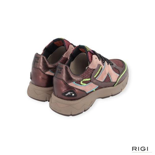 Floris Van Bommel Daysi 09.02 SFW-10174-84.01 sneaker in bordeaux mettalic mesh met roze suède voor dames. Floris Van Bommel Daysi 09.02 SFW-10174-84.01 sneaker in bordeaux mettalic mesh met roze suède voor dames.