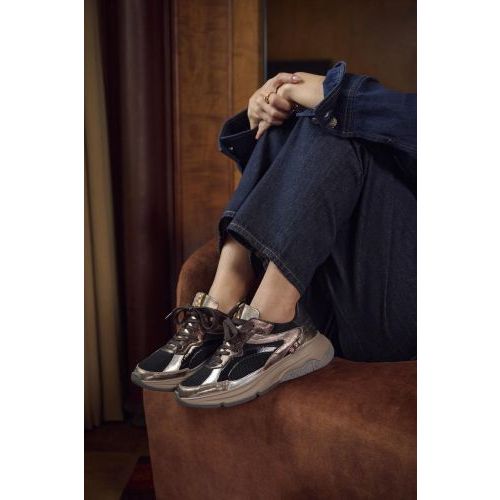 Floris Van Bommel Holli 02.04 SFW-10141-92.01 sneaker in brons metallic met zwarte mesh voor dames. Floris Van Bommel Holli 02.04 SFW-10141-92.01 sneaker in brons metallic met zwarte mesh voor dames.