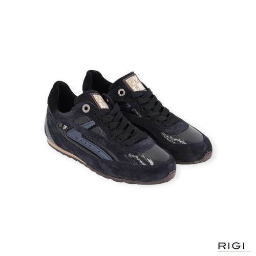 Floris Van Bommel Illvi 01.06 SFW-10150-41.01 sneaker in blauw suède met blauw lakleer voor dames. Floris Van Bommel Illvi 01.06 SFW-10150-41.01 sneaker in blauw suède met blauw lakleer voor dames.