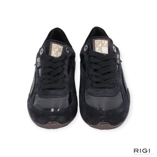 Floris Van Bommel Illvi 01.06 SFW-10150-41.01 sneaker in blauw suède met blauw lakleer voor dames. Floris Van Bommel Illvi 01.06 SFW-10150-41.01 sneaker in blauw suède met blauw lakleer voor dames.