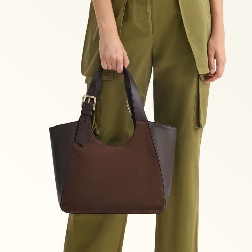 Furla Dora M tote WB0212 BX4018 handtas in bruin leer met suède voor dames. Furla Dora M tote WB0212 BX4018 handtas in bruin leer met suède voor dames.