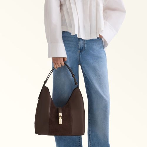 Furla Goccia M Hobo WB01499 BX3158 handtas in bruin voor dames. Furla Goccia M Hobo WB01499 BX3158 handtas in bruin voor dames.