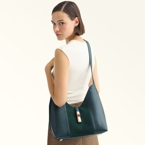 Meta tekst: Furla Goccia S Hobo WB01979 BX3158 handtas in groen leer suède voor dames. Meta tekst: Furla Goccia S Hobo WB01979 BX3158 handtas in groen leer suède voor dames.