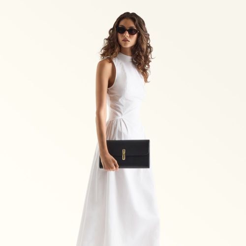 Furla Iride clutch in nero, zwart leer voor dames. Furla Iride clutch in nero, zwart leer voor dames.