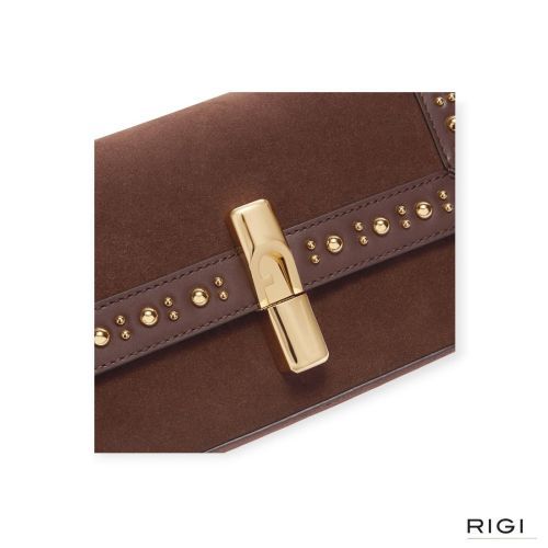 Furla Iride S crossbody in bruin suède met gouden studs . Furla Iride S crossbody in bruin suède met gouden studs .