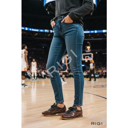 Ghoud Rush Minima Low sneaker in bruin lakleer voor dames. Ghoud Rush Minima Low sneaker in bruin lakleer voor dames.