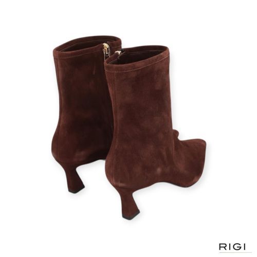 Gianmarco F AW052 dames enkellaars in bruin suede leer. Gianmarco F AW052 dames enkellaars in bruin suede leer.
