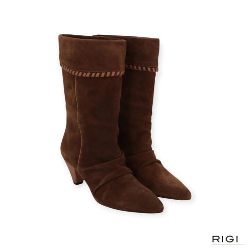 Gianmarco F. enkellaars AW072 in cognac suède voor dames. Gianmarco F. enkellaars AW072 in cognac suède voor dames.