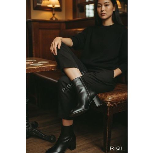 Gianmarco F. AW170 enkellaars in zwart leer voor dames. Gianmarco F. AW170 enkellaars in zwart leer voor dames.