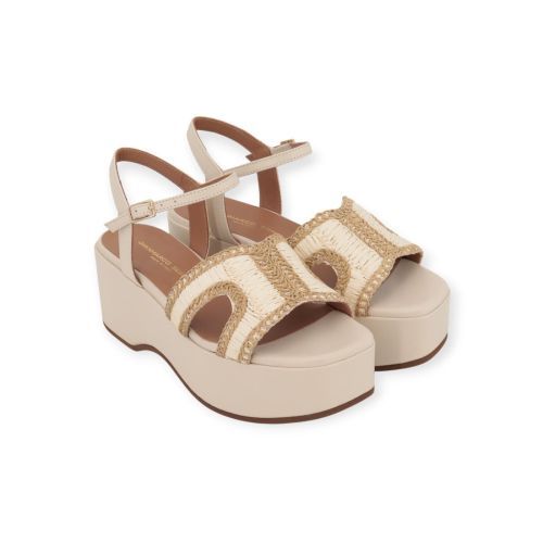 Gianmarco Sorelli Adel sandaal in off wit leer . Gianmarco Sorelli Adel sandaal in off wit leer .