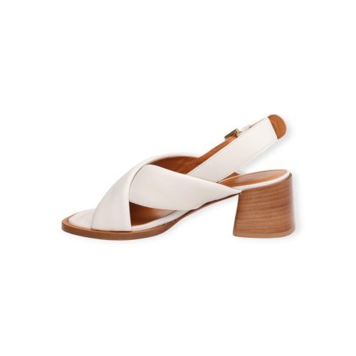 Rotta dames sandaal in off wit leer op blok hak GARLAND. Rotta dames sandaal in off wit leer op blok hak GARLAND.