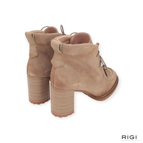 Hispanitas Alabama HI265065 enkellaars met veters in taupe, beige suède voor dames. Hispanitas Alabama HI265065 enkellaars met veters in taupe, beige suède voor dames.