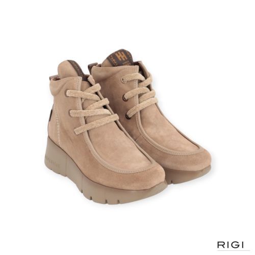 Enkellaars Montana van Hispanitas voor dames in taupe suède. Enkellaars Montana van Hispanitas voor dames in taupe suède.