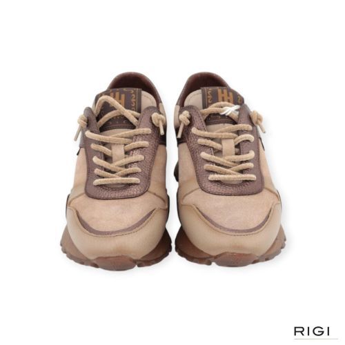 Hispanitas Oregon HI26508 sneaker in taupe, brons suède, leer voor dames. Hispanitas Oregon HI26508 sneaker in taupe, brons suède, leer voor dames.