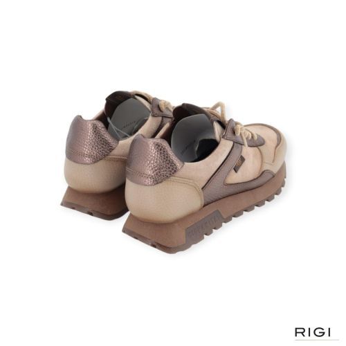 Hispanitas Oregon HI26508 sneaker in taupe, brons suède, leer voor dames. Hispanitas Oregon HI26508 sneaker in taupe, brons suède, leer voor dames.