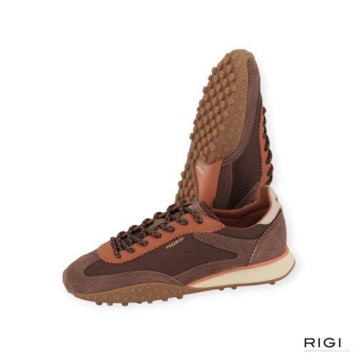 Hoff Bridge MKII sneaker in bruin suède met cognac leer voor dames. Hoff Bridge MKII sneaker in bruin suède met cognac leer voor dames.