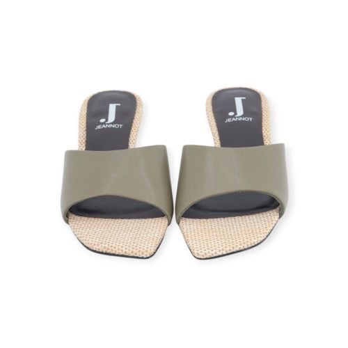 Jeannot muil in groen leer, naturel voor dames. Jeannot muil in groen leer, naturel voor dames.