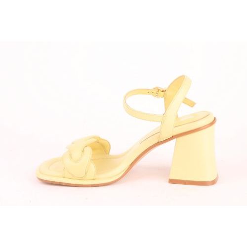 Jeannot dames sandaal in geel leer.