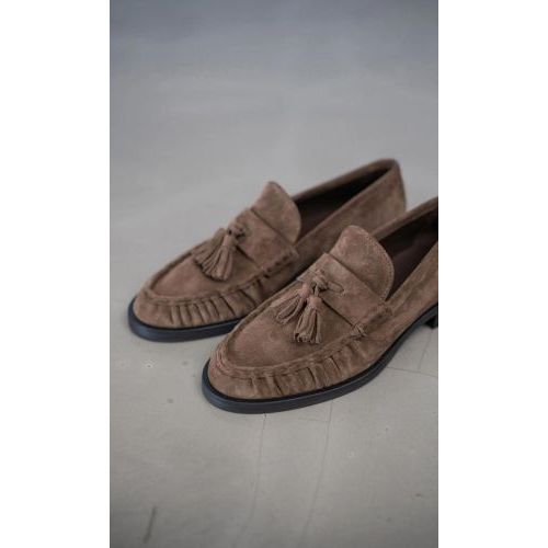 Kennel & Schmenger Mill 264100 mocassin voor dames in taupe suède. Kennel & Schmenger Mill 264100 mocassin voor dames in taupe suède.