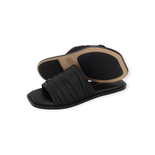 Lara Manni dames slipper in het zwart leer. Lara Manni dames slipper in het zwart leer.