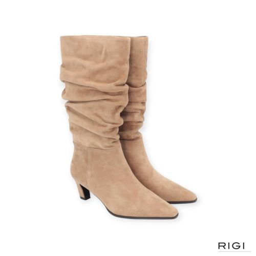 Lodi A-Lee dames enkellaars in het zand suede leer.