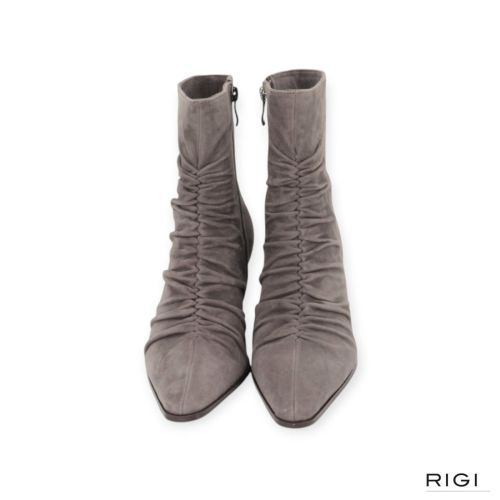 Lodi A-Menta dames enkellaars in het grijs suede leer. Lodi A-Menta dames enkellaars in het grijs suede leer.