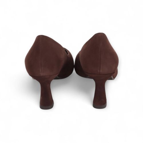 Lodi Goberto dames pump in bruin suede. Lodi Goberto dames pump in bruin suede.